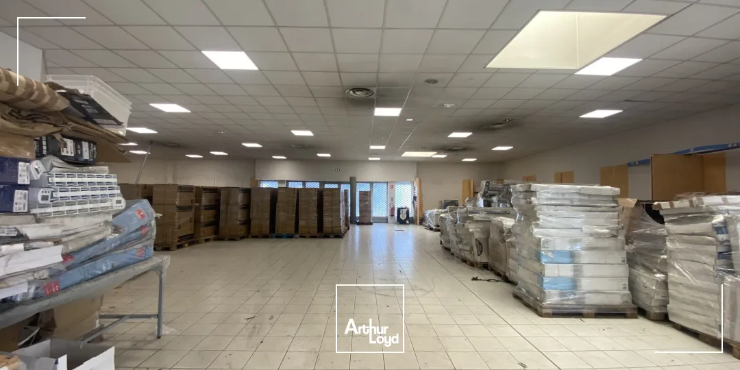 BATIMENT MIXTE INDEPENDANT AVEC VISIBILITE