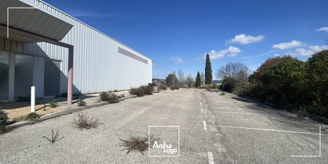 BATIMENT MIXTE INDEPENDANT AVEC VISIBILITE