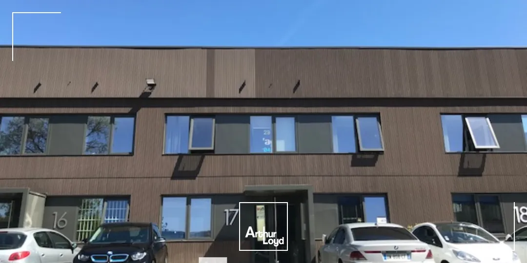 A louer - Bâtiment d'activités au sein d'un parc d' activité rénové avec une hauteur sous plafond de 6.50 m² - Dardilly Techlid