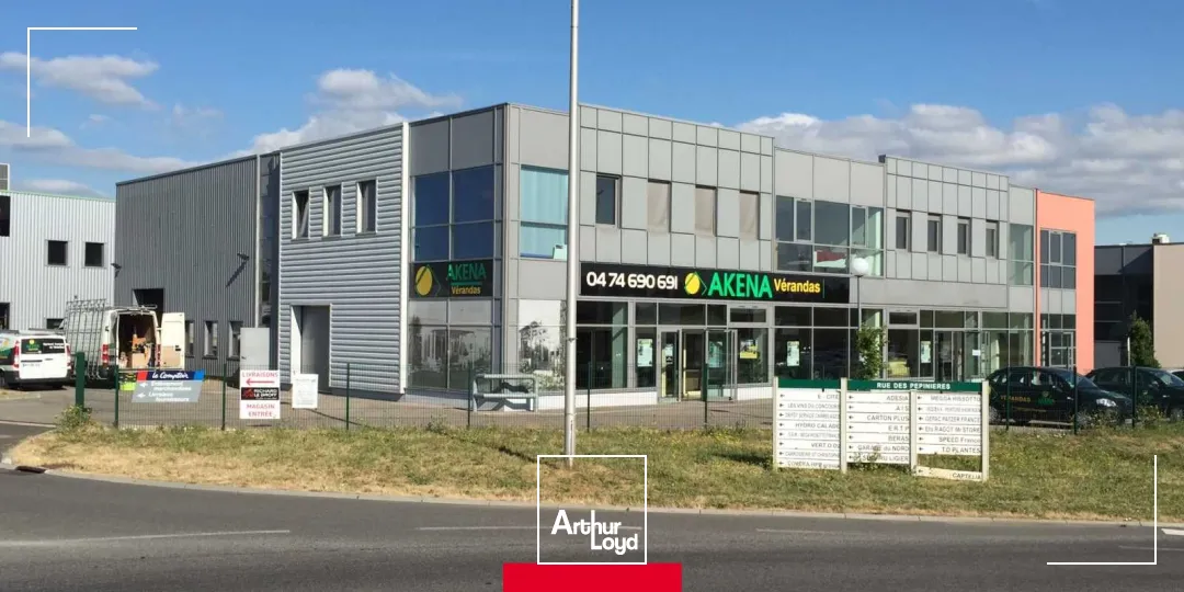 Bureaux disponibles à la location au nord de Villefranche sur Saône, dans la zone industrielle d'ARNAS à proximité de l'autoroute A6.