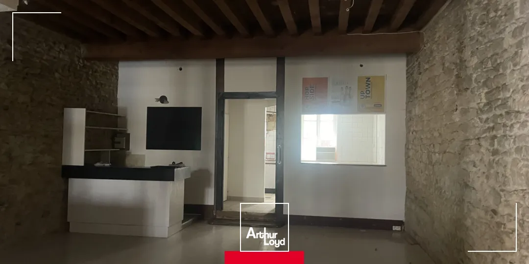 A louer au centre ville de Villefranche sur Saône, local commercial idéal pour une activité de restauration.