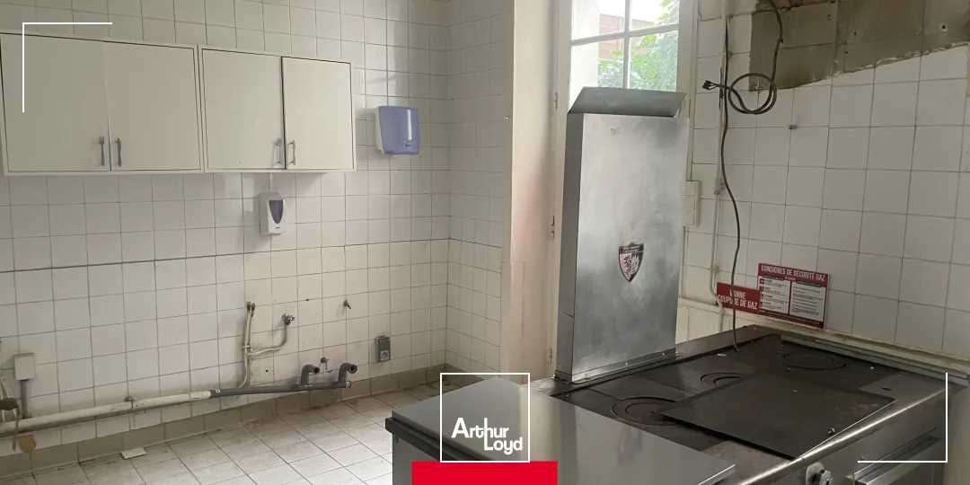 A louer au centre ville de Villefranche sur Saône, local commercial idéal pour une activité de restauration.