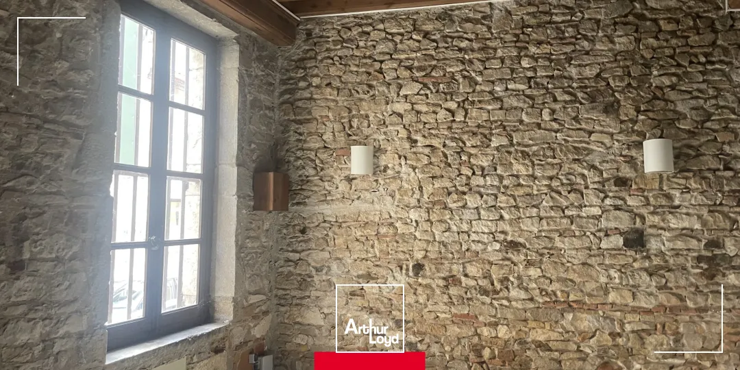 A louer au centre ville de Villefranche sur Saône, local commercial idéal pour une activité de restauration.