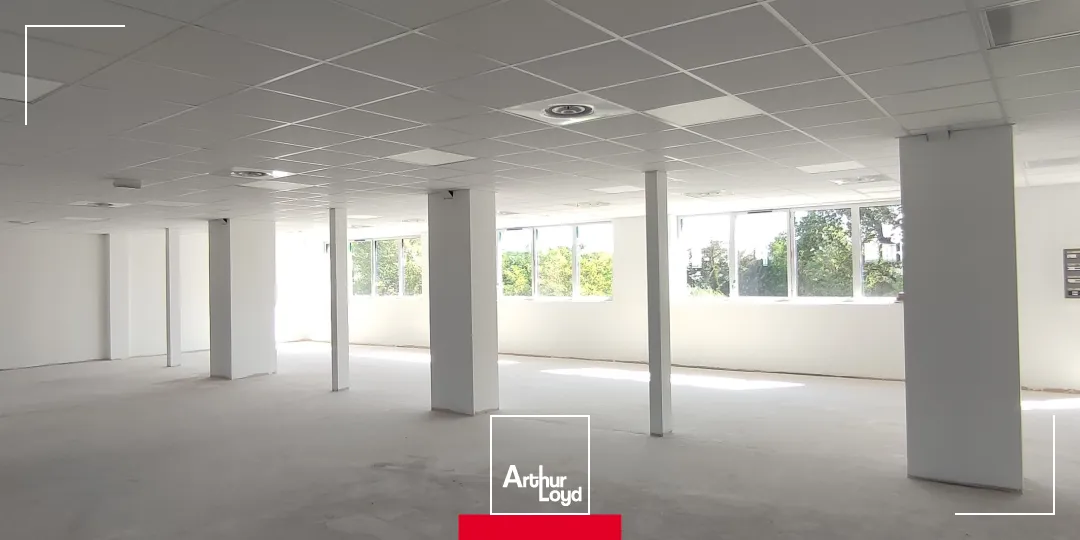 Bureaux lumineux neufs à vendre à Villefranche sur Saône, accès PMR, visibilité autoroute.