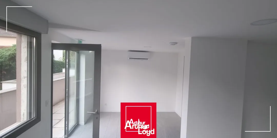 Local professionnel à louer en rez-de-chaussée à Jassans Riottier, proche de Villefranche sur Saône