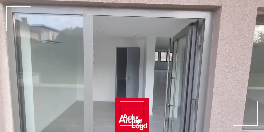 Local professionnel à louer en rez-de-chaussée à Jassans Riottier, proche de Villefranche sur Saône