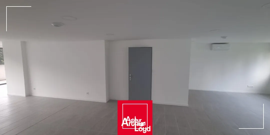 Local professionnel à louer en rez-de-chaussée à Jassans Riottier, proche de Villefranche sur Saône