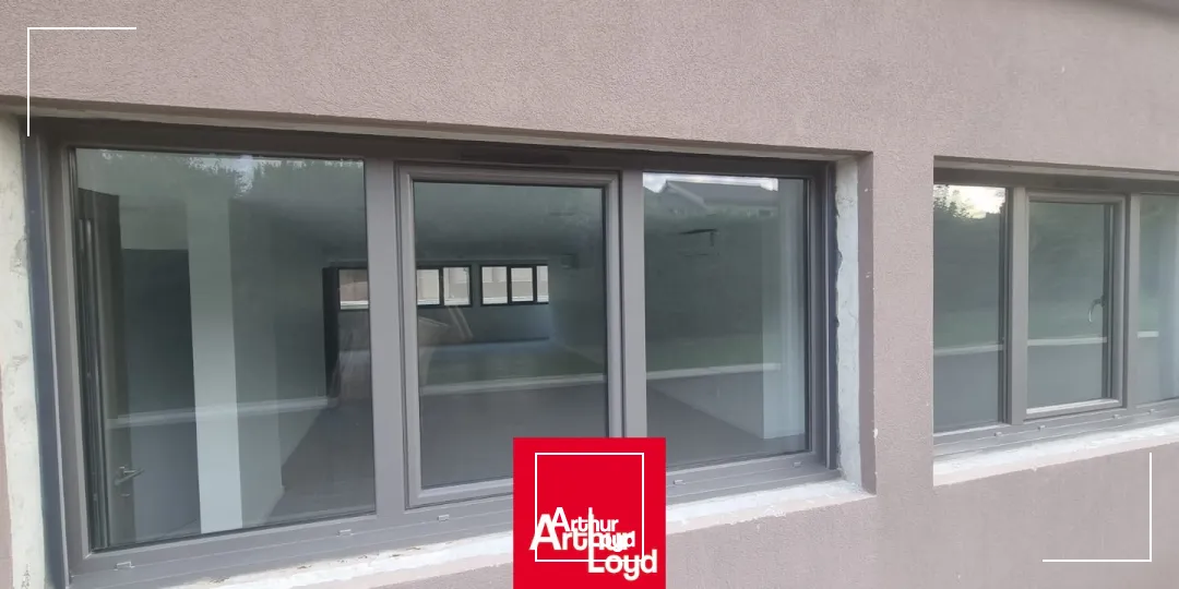 Local professionnel à louer en rez-de-chaussée à Jassans Riottier, proche de Villefranche sur Saône