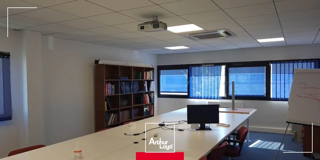 Bureaux à vendre à investisseur proche du Campus de Villefranche (69400)