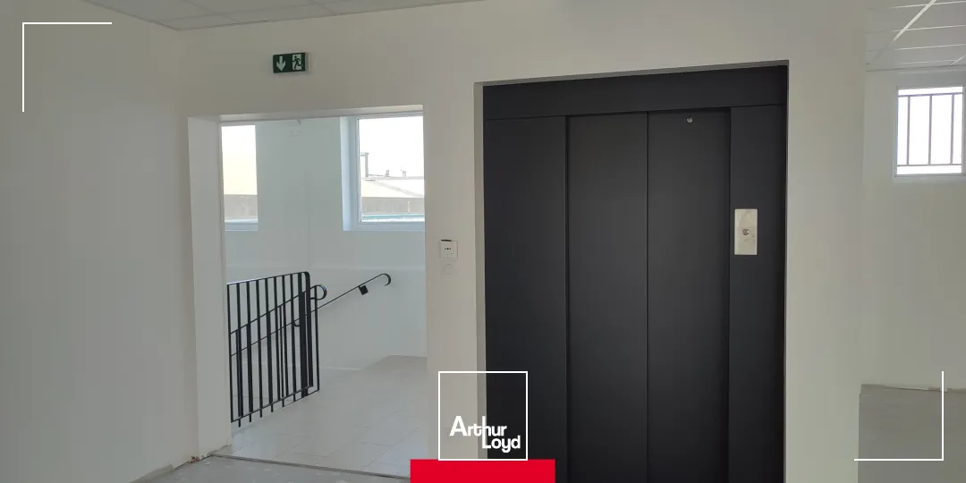 Bureaux lumineux neufs à louer à Villefranche sur Saône, accès PMR, visibilité autoroute.