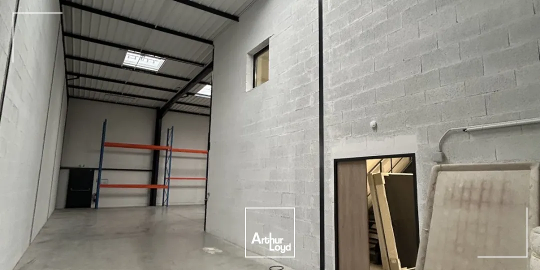 A louer - LOCAL D'ACTIVITE a378 m2 - GENAY