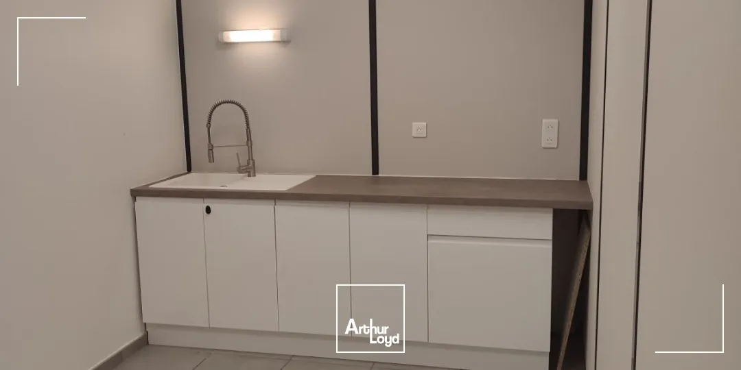 A louer - LOCAL D'ACTIVITE a378 m2 - GENAY