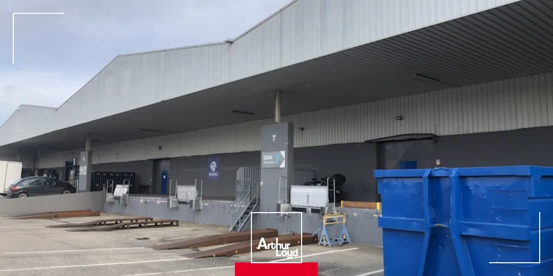 A louer entrepôt de 2000 m2 à Reyrieux