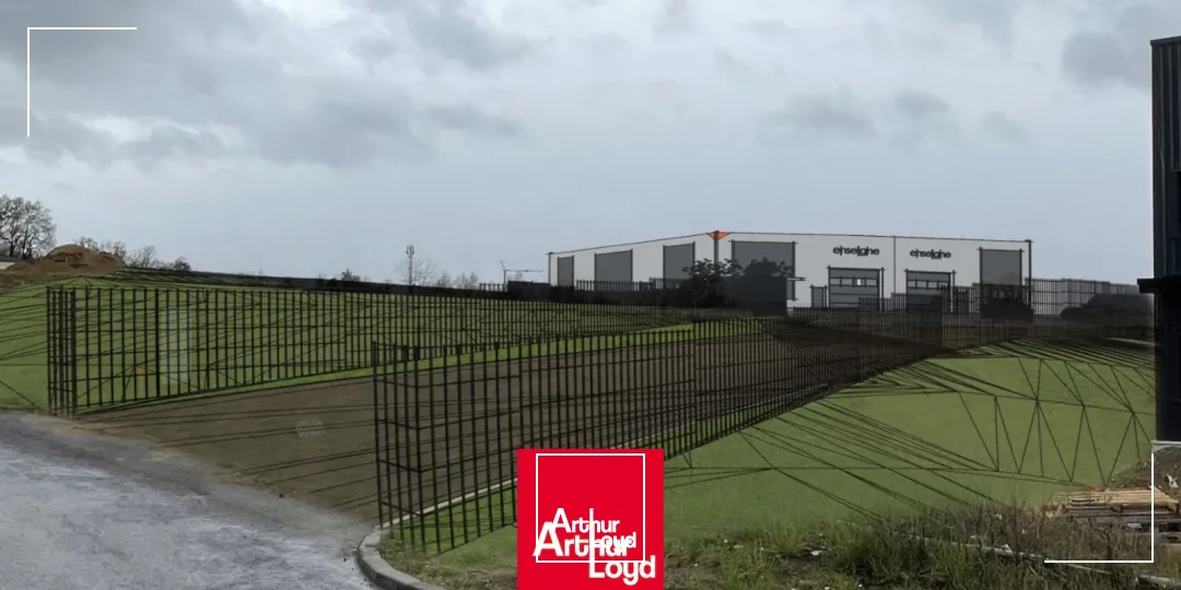 Locaux d'activité disponibles à la location à Montmerle-sur-Saône (01090) proche Belleville en Beaujolais.