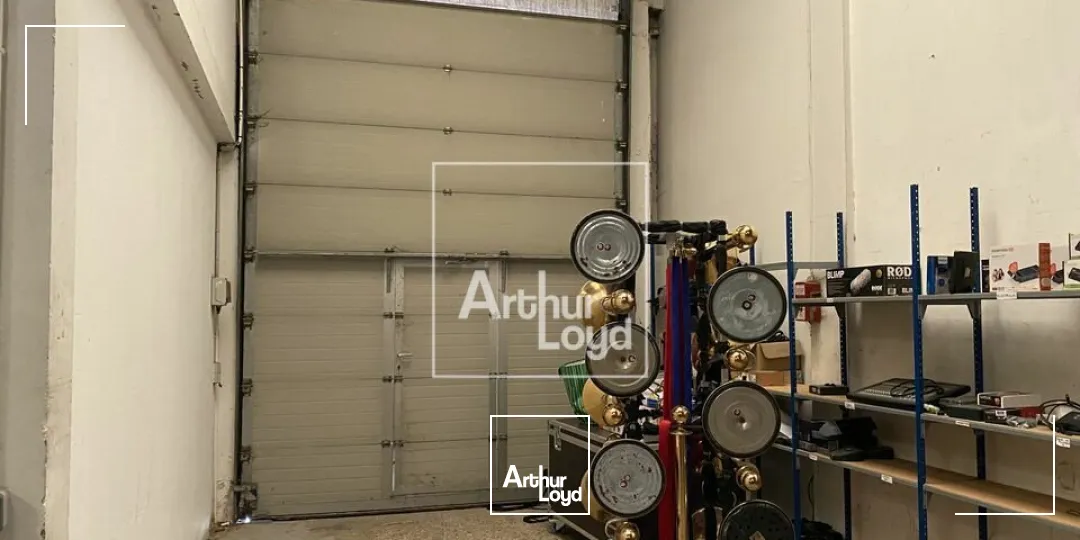 MOISSY CRAMAYEL LOCAL D'ACTIVITES A LOUER