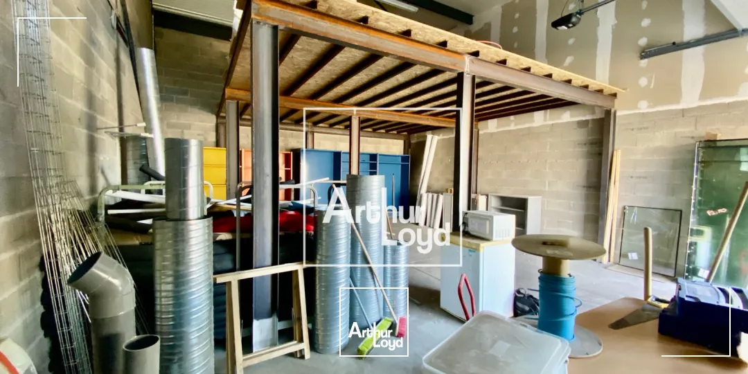 À LOUER - Local d'activité 73 m² avec porte sectionnelle - Accessibilité optimale et environnement dynamique - ARTHUR LOYD MONTPELLIER