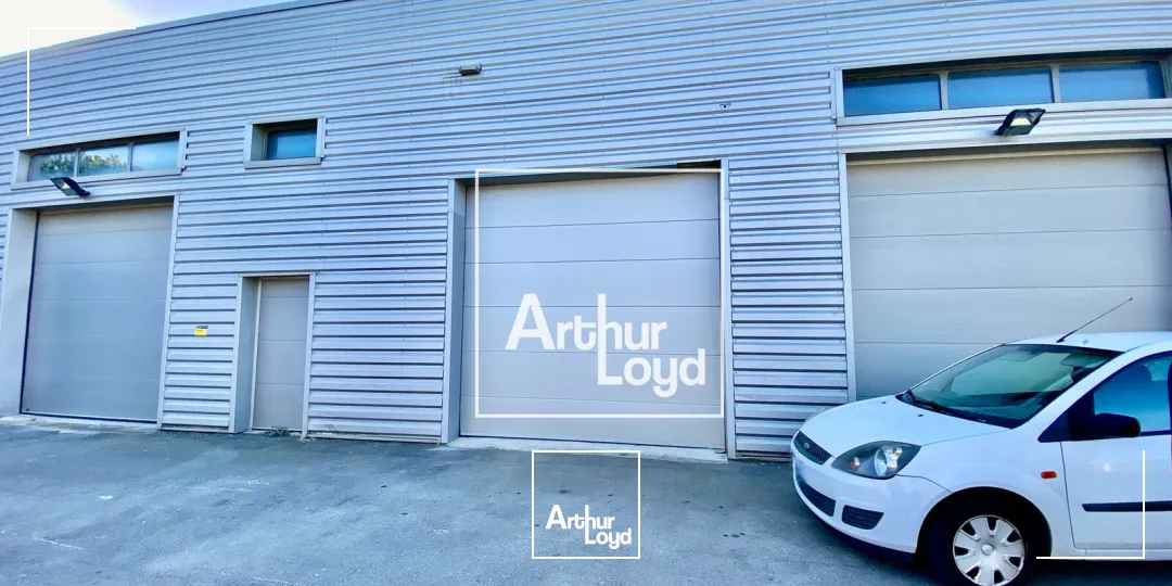 À LOUER - Local d'activité 73 m² avec porte sectionnelle - Accessibilité optimale et environnement dynamique - ARTHUR LOYD MONTPELLIER
