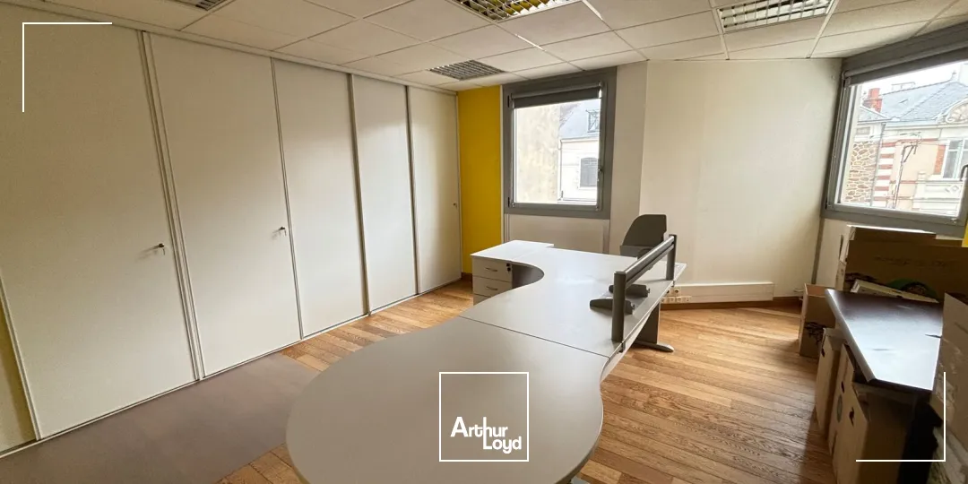 BUREAUX EN BON ÉTAT À LA VENTE-224 M²-CENTRE VILLE DE NANTES