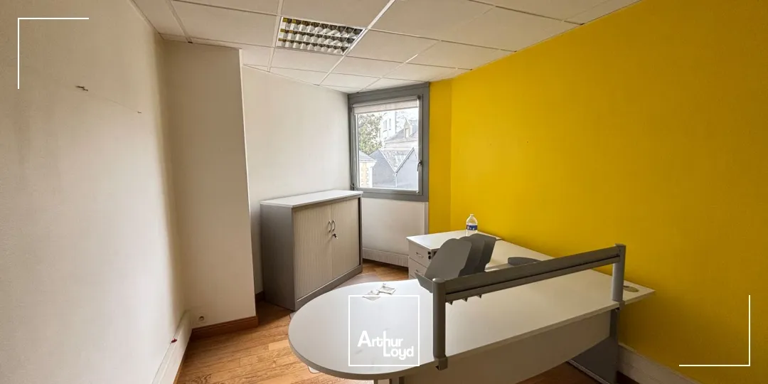 BUREAUX EN BON ÉTAT À LA VENTE-224 M²-CENTRE VILLE DE NANTES