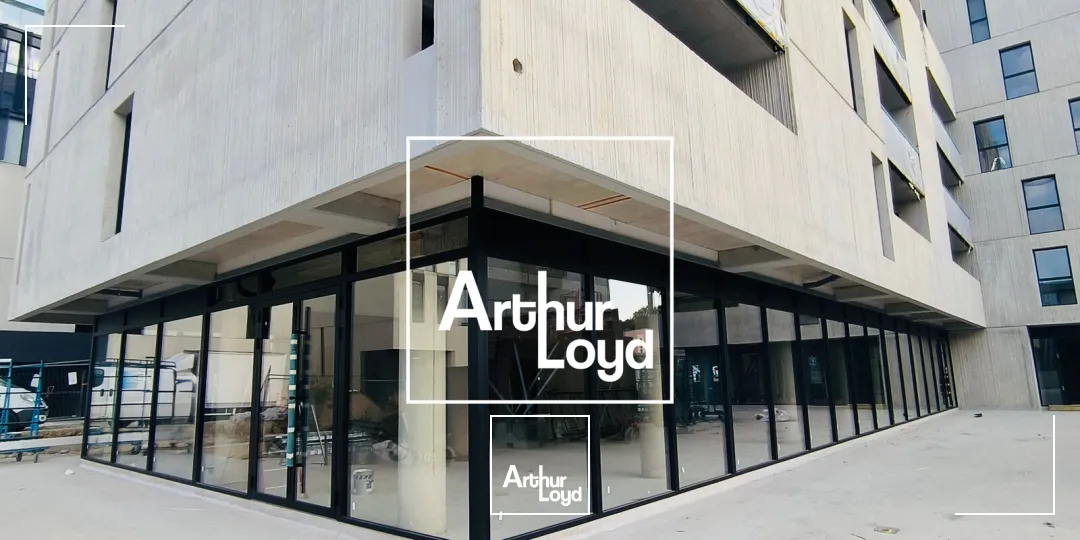 Local commercial à louer avec terrasse privative dans un immeuble neuf de standing