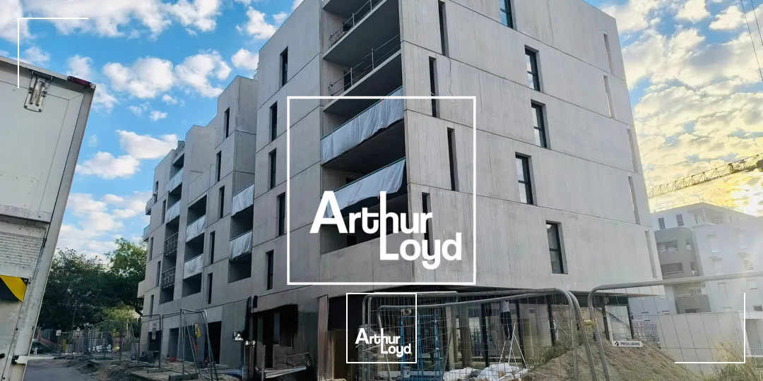 Local commercial à louer avec terrasse privative dans un immeuble neuf de standing