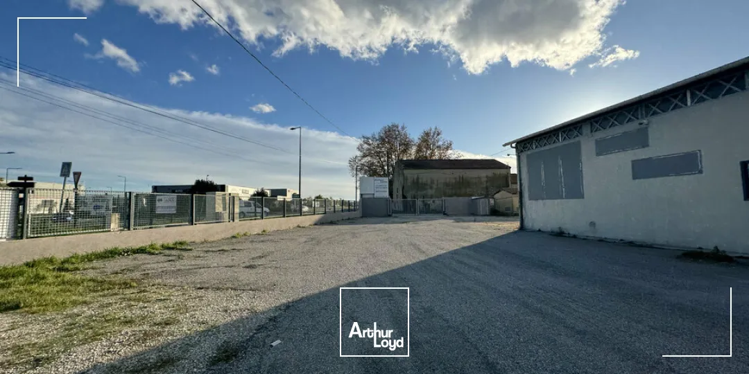 EMPLACEMENT NUMÉRO 1 : LOCAL COMMERCIAL / NDUSTRIEL À VENDRE - GRAVESON 