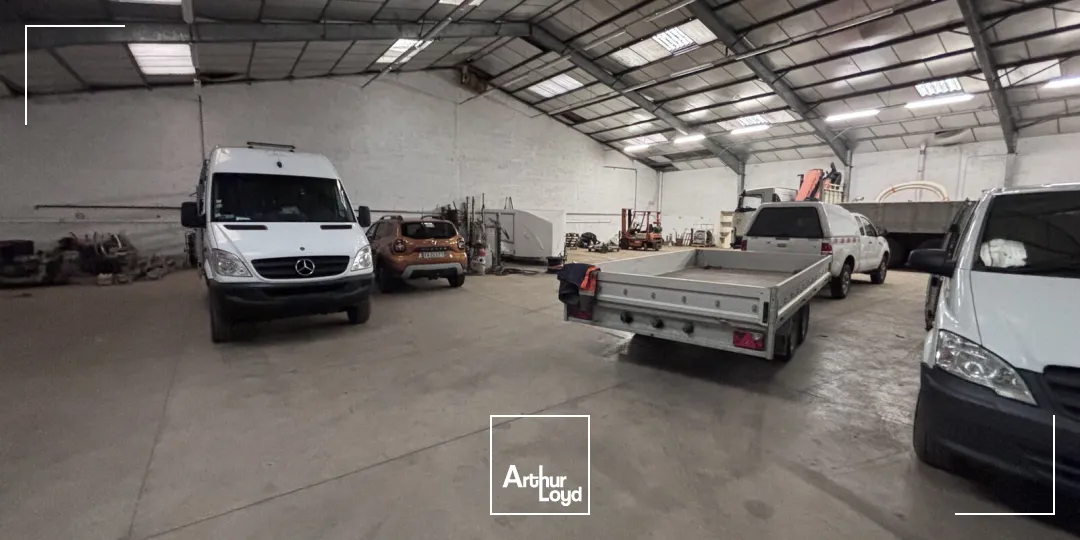 Bâtiment d’activité indépendant à louer à Sainte-Luce-sur-Loire avec entrepôt