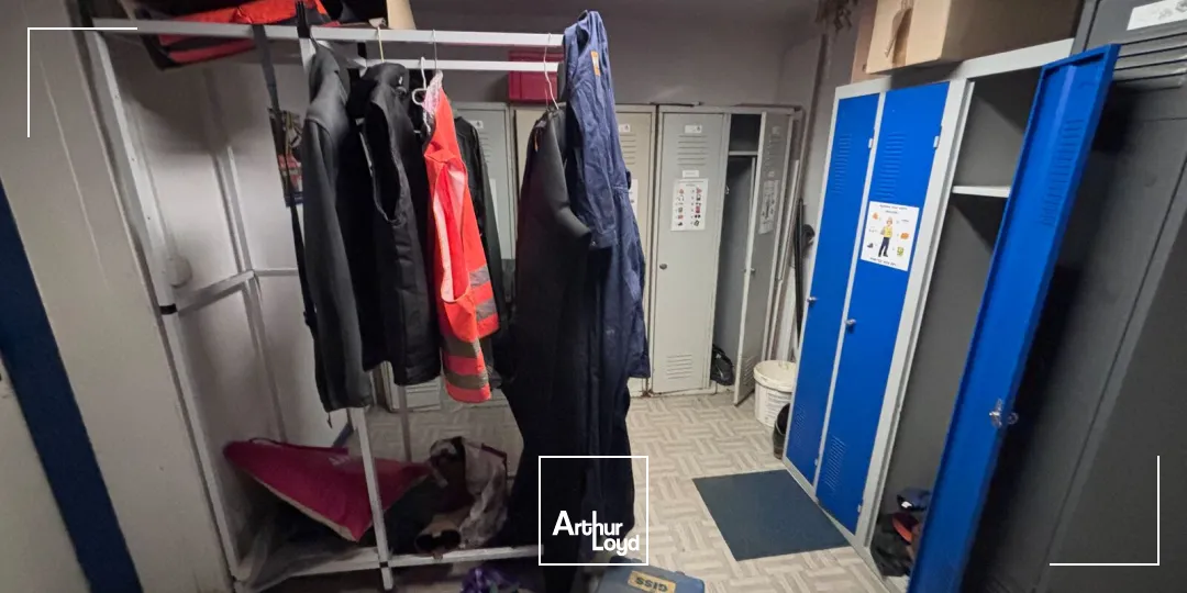 Bâtiment d’activité indépendant à louer à Sainte-Luce-sur-Loire avec entrepôt