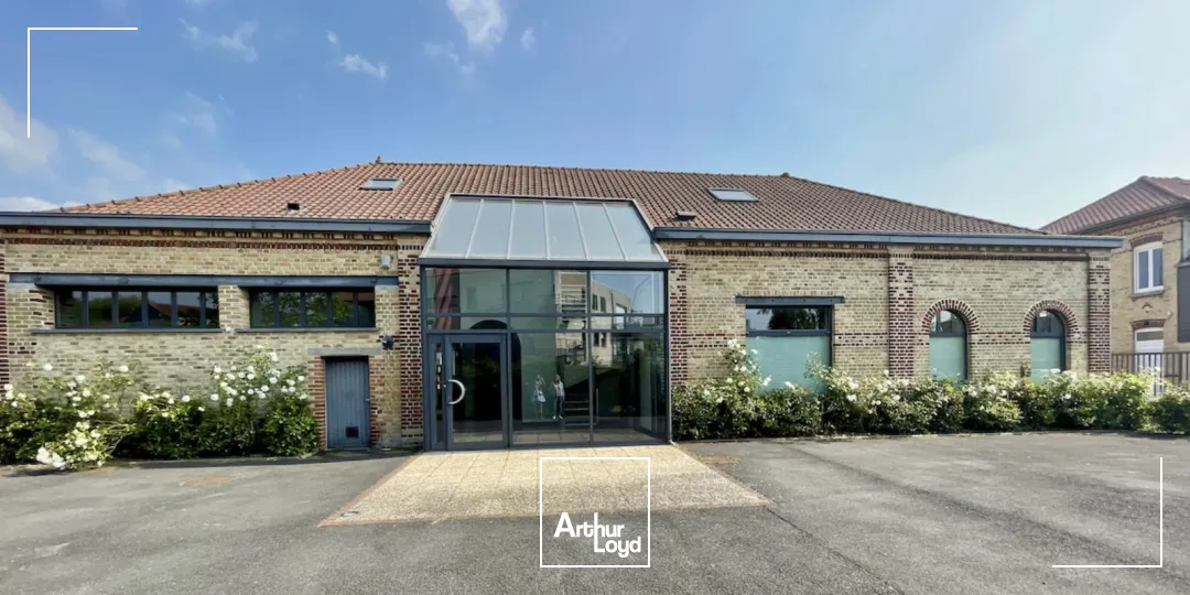 MAISON RÉHABILITÉ EN BUREAUX EN PARFAIT ÉTAT À BAILLEUL