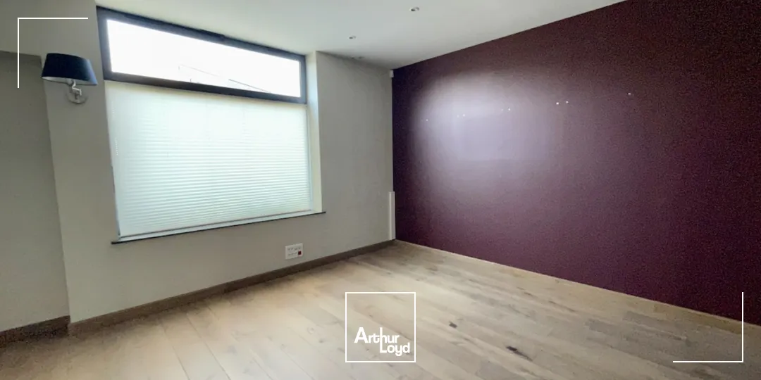 MAISON RÉHABILITÉ EN BUREAUX EN PARFAIT ÉTAT À BAILLEUL