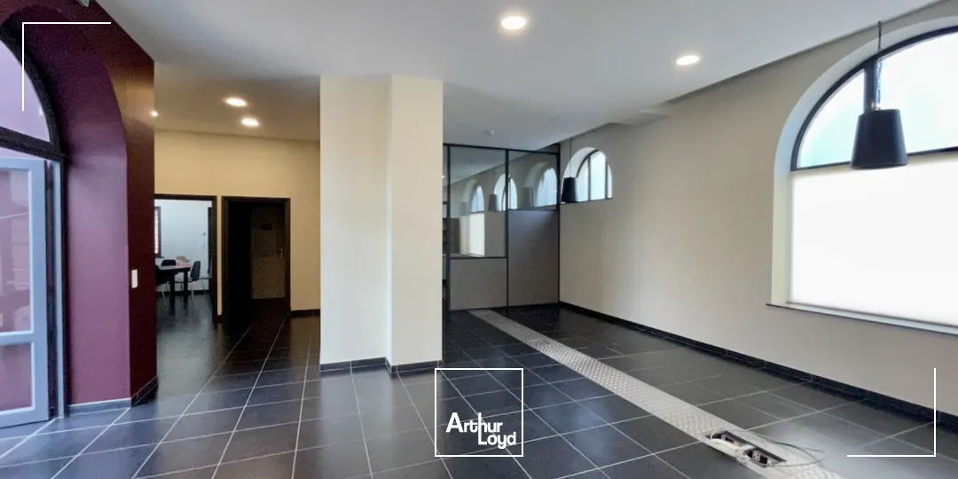 MAISON RÉHABILITÉ EN BUREAUX EN PARFAIT ÉTAT À BAILLEUL