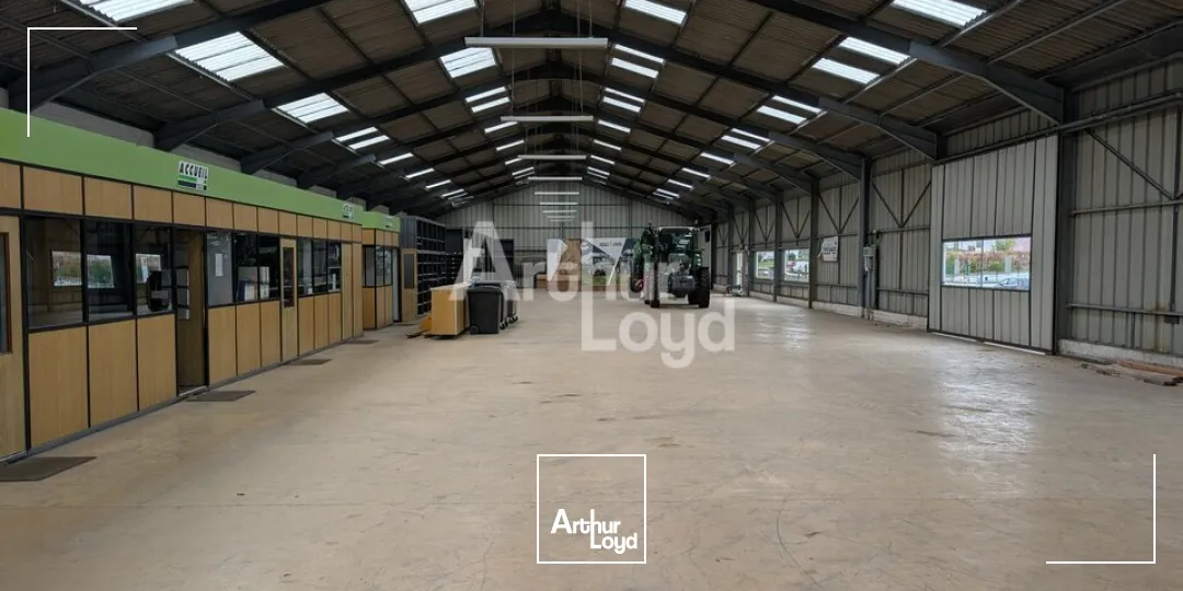 OPPORTUNITE LE RHEU - ENTREPOT A VENDRE - 1&nbsp;600 M²