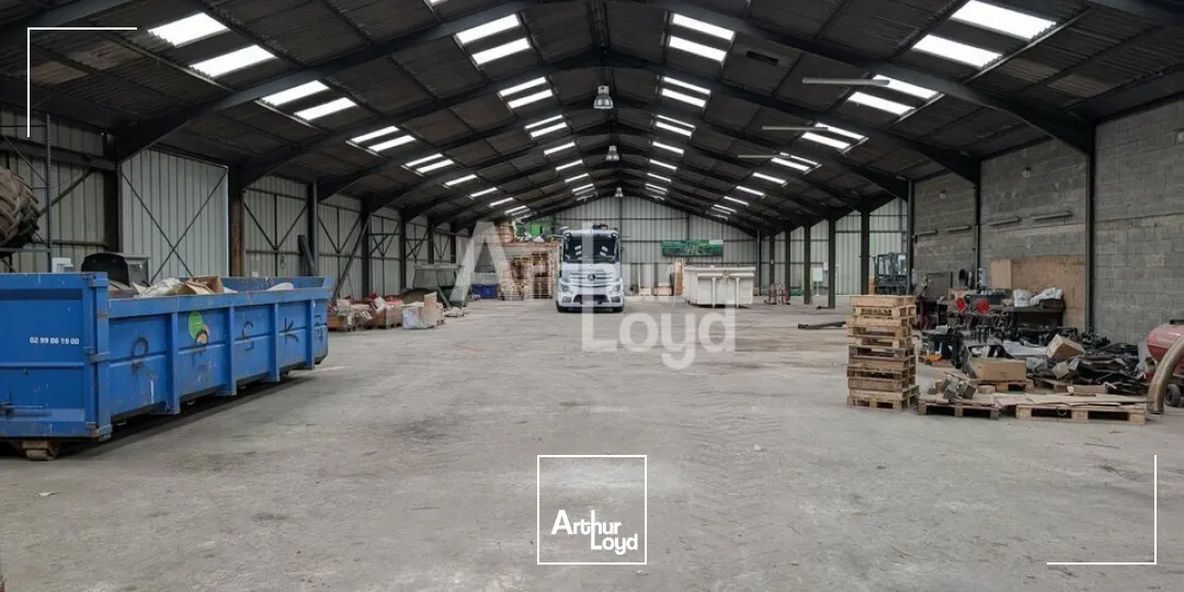 OPPORTUNITE LE RHEU - ENTREPOT A VENDRE - 1&nbsp;600 M²