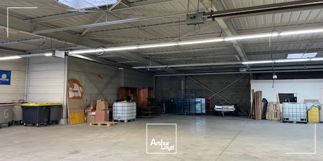 Local de stockage/atelier d'une surface de 530 m2 disponible immédiatement à la location à Soissons, en second rideau en zone commerciale.