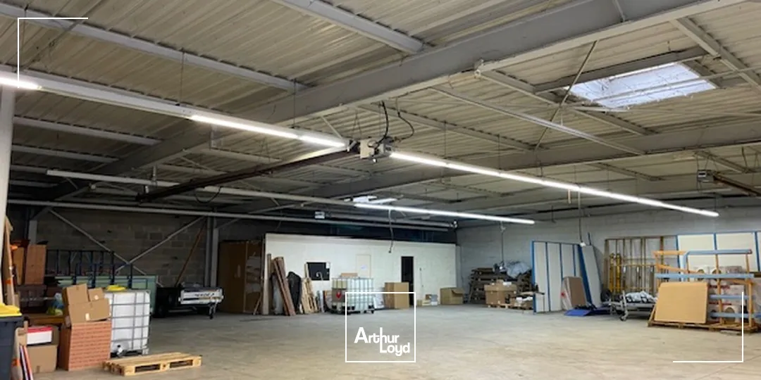 Local de stockage/atelier d'une surface de 530 m2 disponible immédiatement à la location à Soissons, en second rideau en zone commerciale.