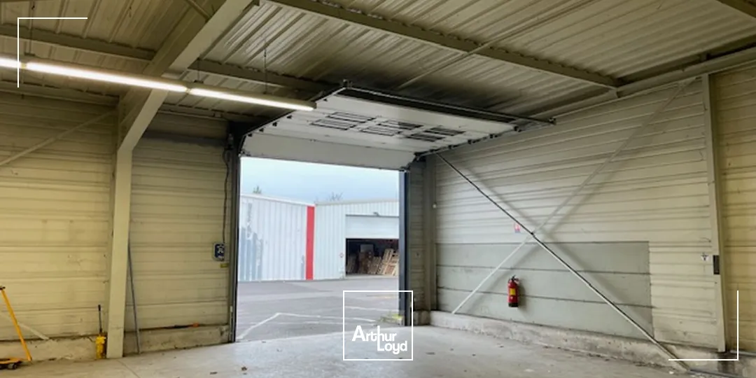 Local de stockage/atelier d'une surface de 530 m2 disponible immédiatement à la location à Soissons, en second rideau en zone commerciale.