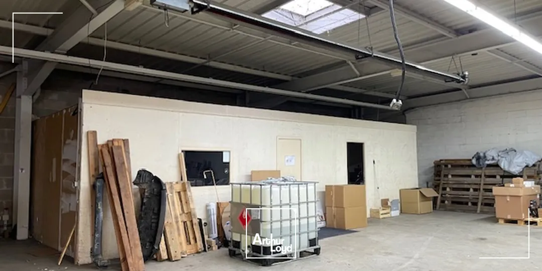 Local de stockage/atelier d'une surface de 530 m2 disponible immédiatement à la location à Soissons, en second rideau en zone commerciale.