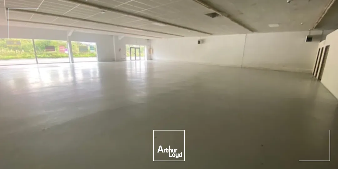 Locaux commerciaux à louer 836m² zone de Gourvily Quimper