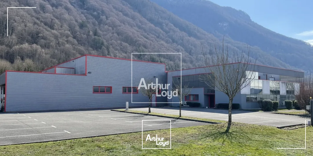 site industriel 1555 m² - vaste foncier