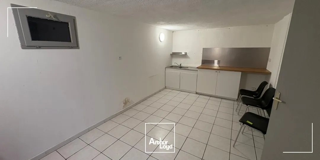 Locaux commerciaux/Bureaux à louer - 5 Avenues - 13004 Marseille