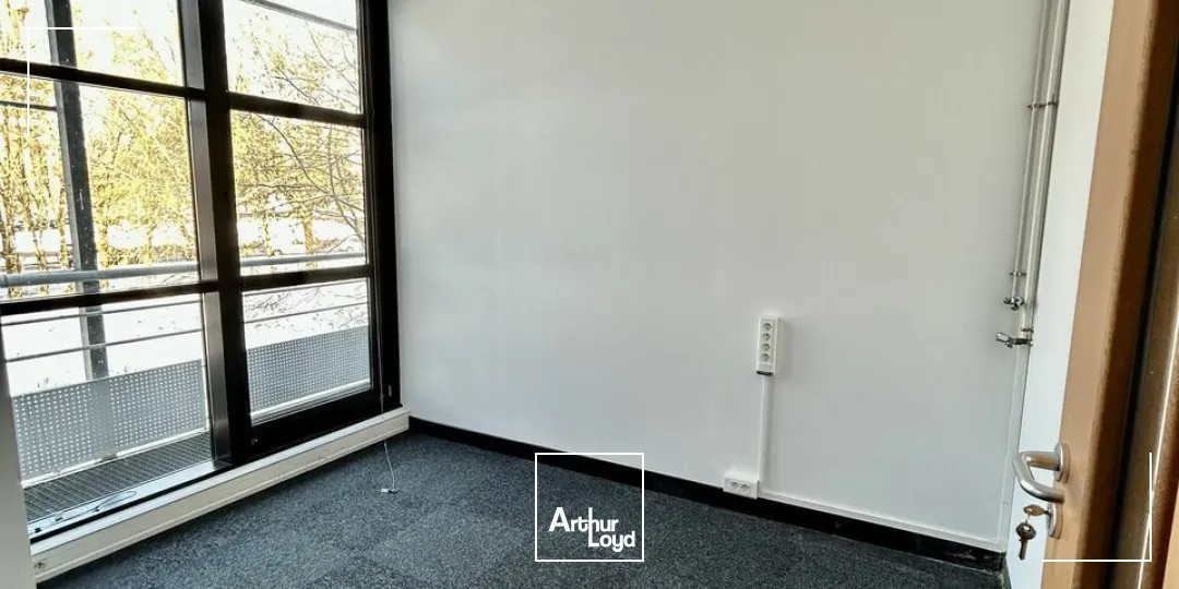 BUREAUX à LOUER de 496.06 m²