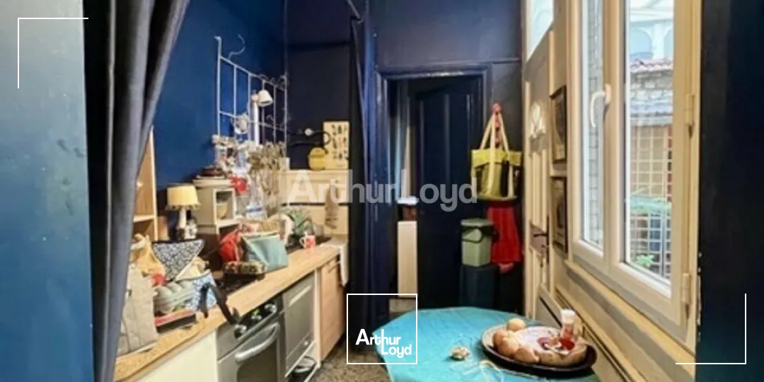 À céder au centre-ville de Reims - local commercial d'environ 72m2 avec un extérieur d'environ 54m2. 