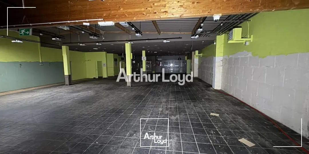 Locaux commerciaux 1203 m2 Centre Ville