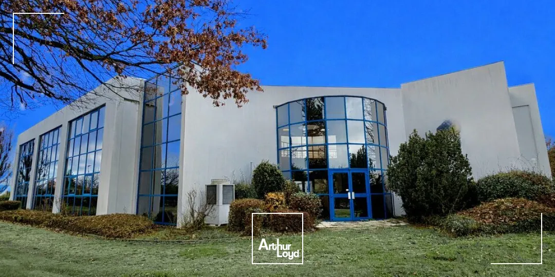 MONTIVILLIERS  À VENDRE - IMMEUBLE DE BUREAUX 1&nbsp;260 m² + 41 PLACES DE PARKING