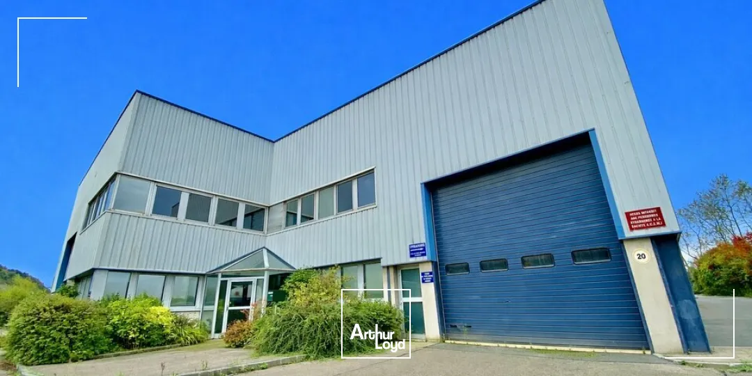 A LOUER - ZONE INDUSTRIELLE - LOCAUX D'ACTIVITÉS - 498 m2 + PONT ROULANT 3 Tonnes