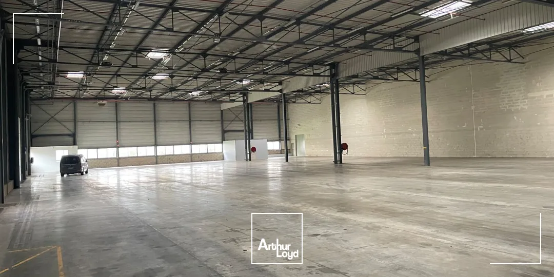 5324m2 divisible à partir de 2385m2 à louer à Beauvais