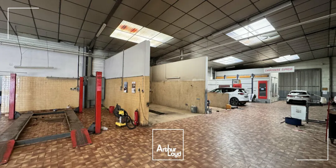 Local commercial à usage de concession automobile disponible à Puymoyen