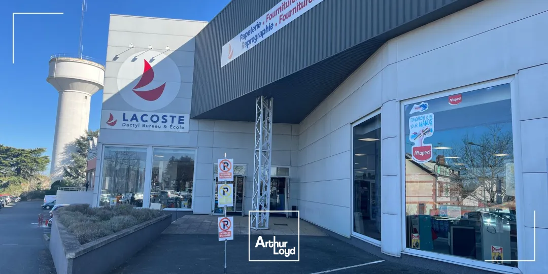 Emplacement commercial 2&nbsp;400 m2 façade RN20 FLEURY LESN AUBRAIS