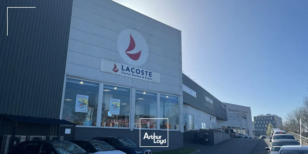 Emplacement commercial 2&nbsp;400 m2 façade RN20 FLEURY LESN AUBRAIS