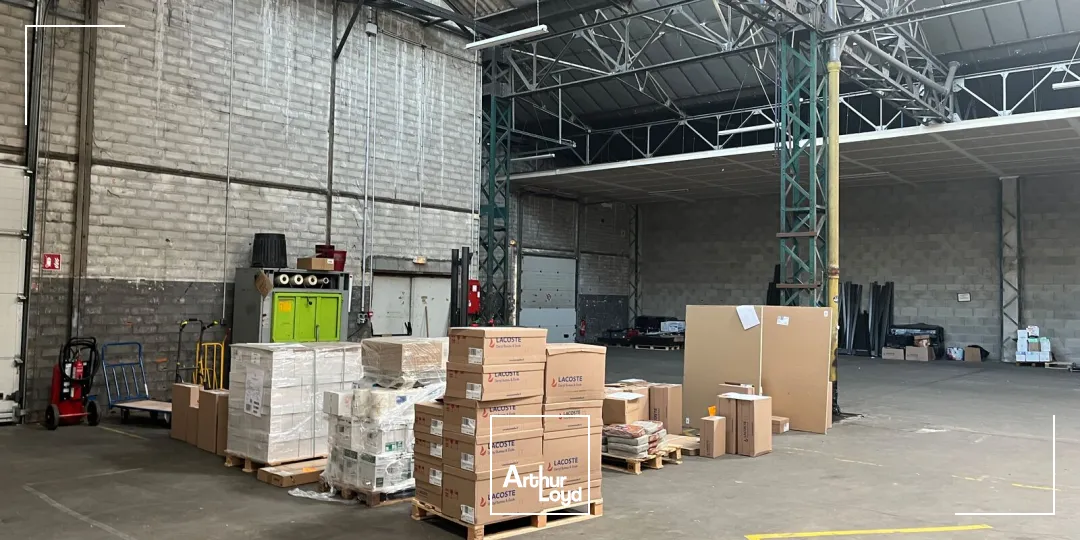 Emplacement commercial 2&nbsp;400 m2 façade RN20 FLEURY LESN AUBRAIS